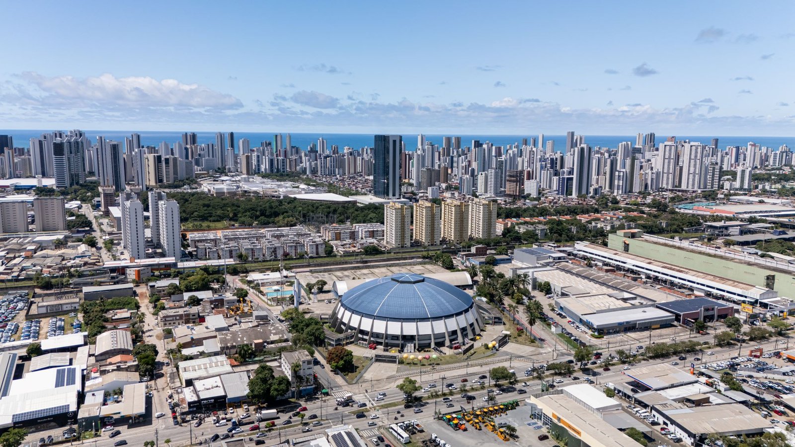 Vista aérea da Arena Geraldão e da Zona Sul do Recife